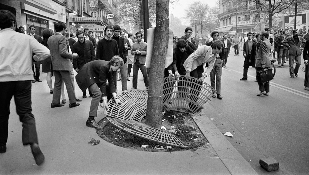 Référence — barricade historique